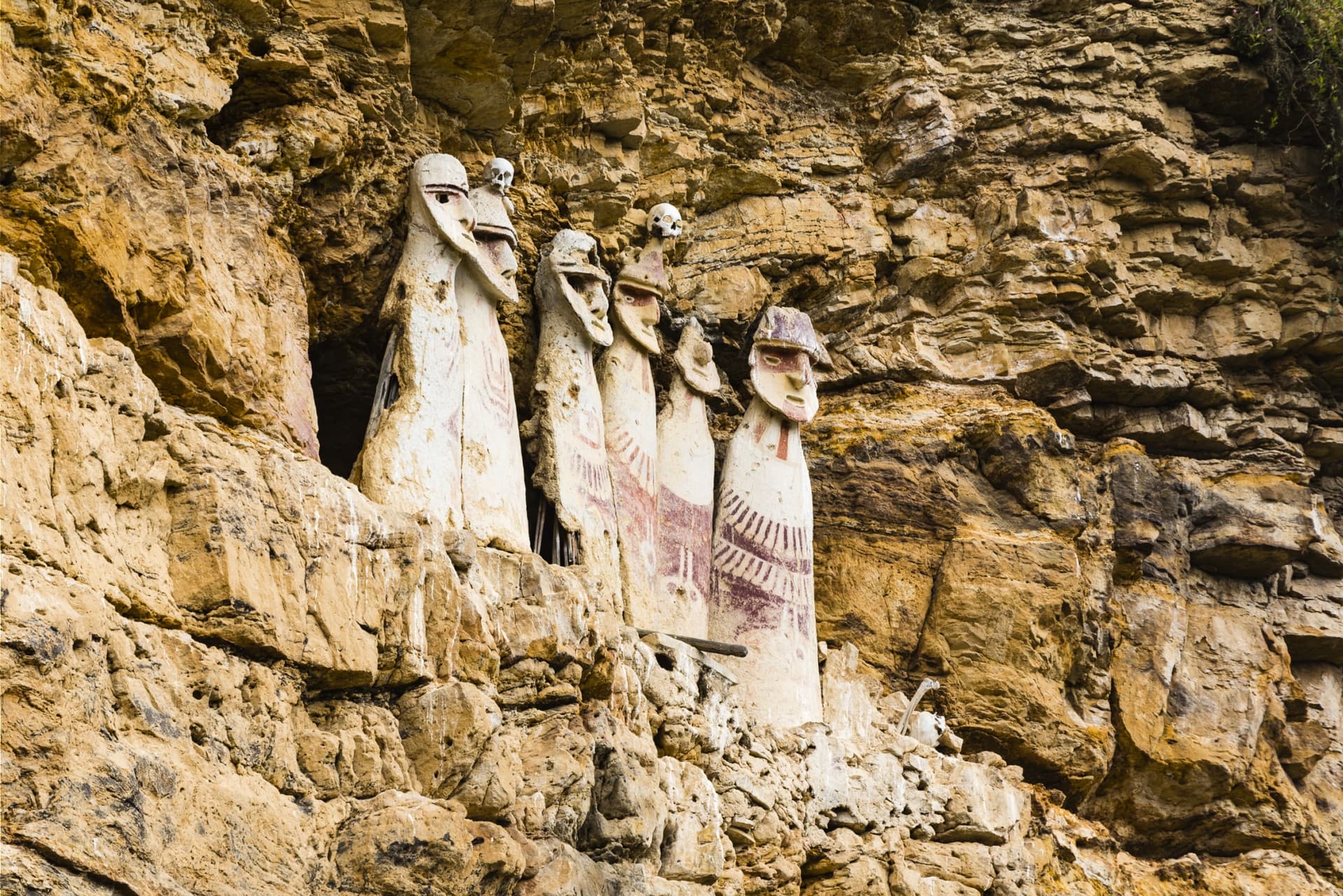 35 Sarcophagi of the Chachapoyas Culture Discovered in Pérou